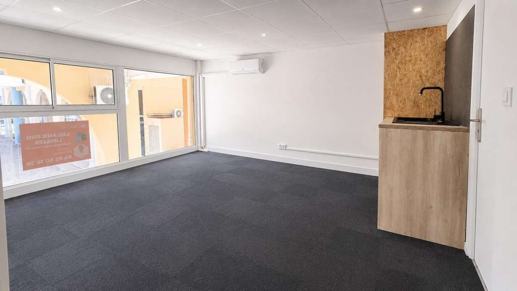 A louer local 28m² R+1 au centre bien-être Fréjus