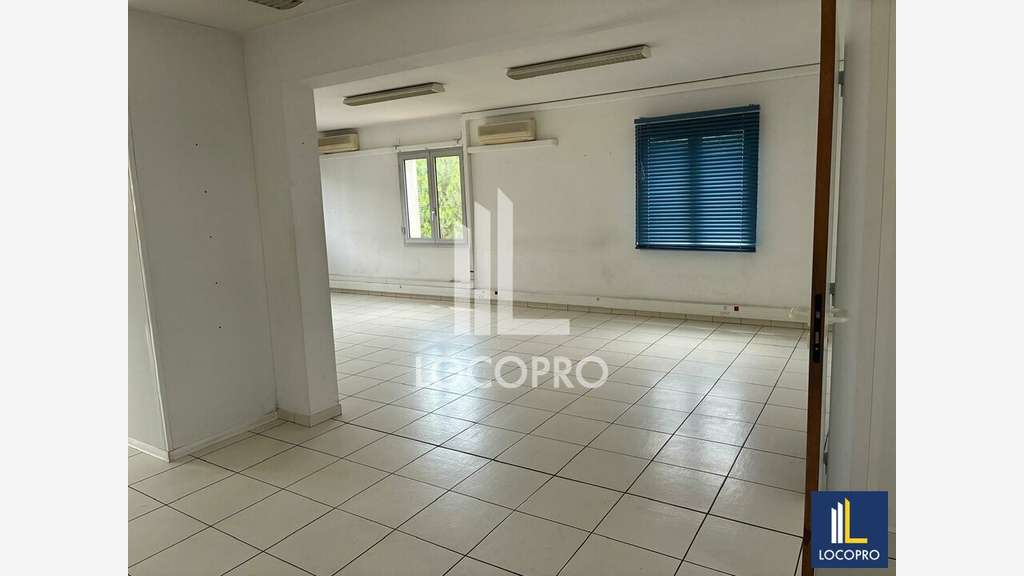 A louer bureaux  135m² R+1 zone commerciale Fréjus
