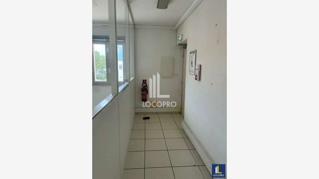 A louer bureaux  135m² R+1 zone commerciale Fréjus
