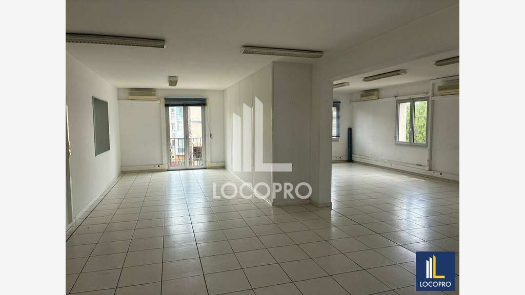 A louer bureaux  135m² R+1 zone commerciale Fréjus