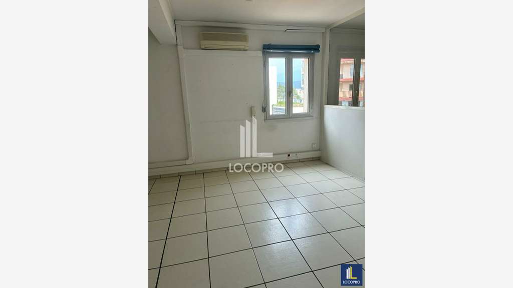 A louer bureaux  135m² R+1 zone commerciale Fréjus