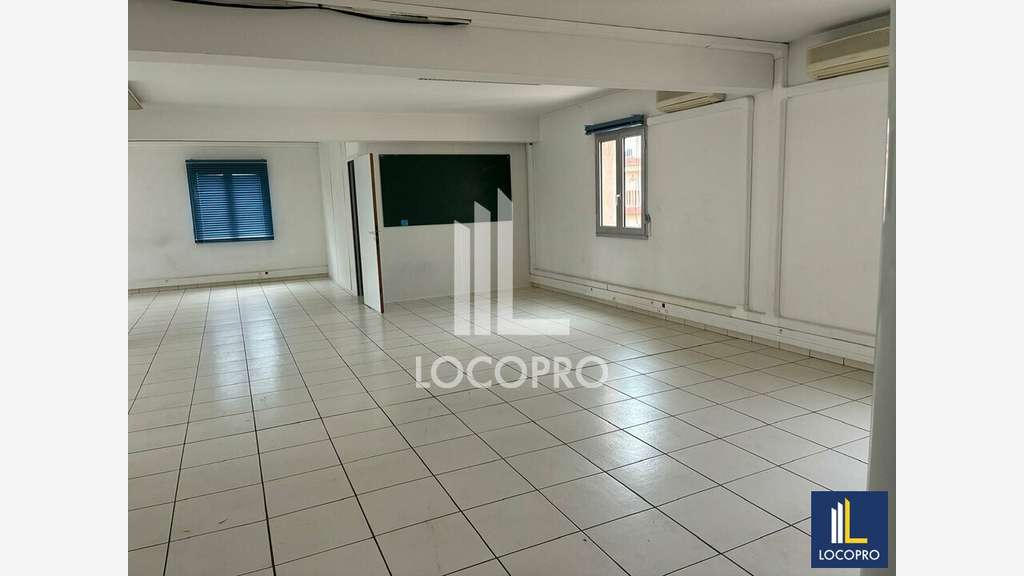 A louer bureaux  135m² R+1 zone commerciale Fréjus