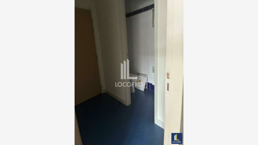 A louer bureaux 192m² artère fréquentée de Fréjus