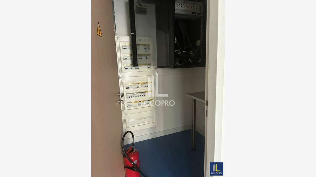 A louer bureaux 192m² artère fréquentée de Fréjus