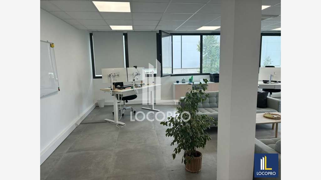 A louer bureaux neufs 135m² imp Cistudes à Fréjus