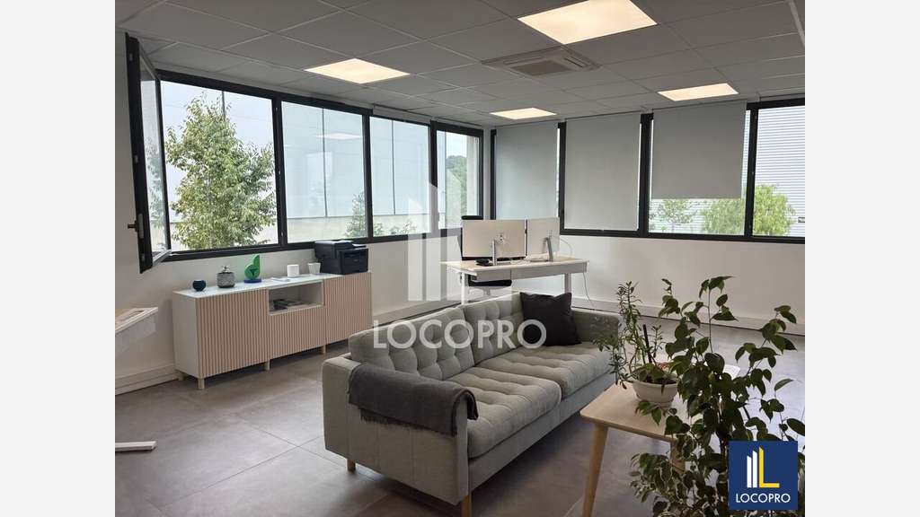 A louer bureaux neufs 135m² imp Cistudes à Fréjus