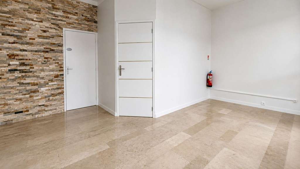 Local professionnel en duplex 70m² avec garage