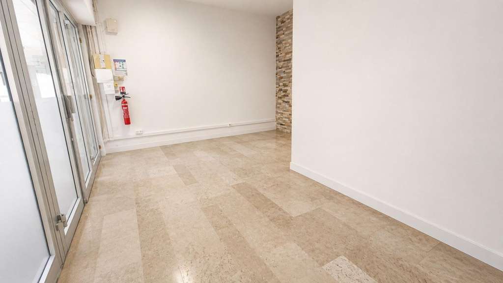 Local professionnel en duplex 70m² avec garage