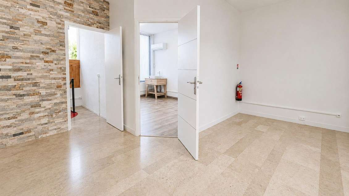 Local professionnel en duplex 70m² avec garage