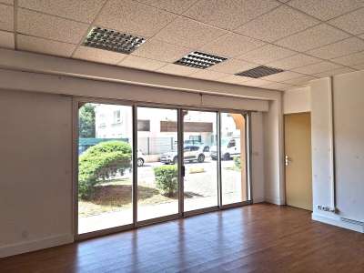 Location local professionnel 130m² à Fréjus