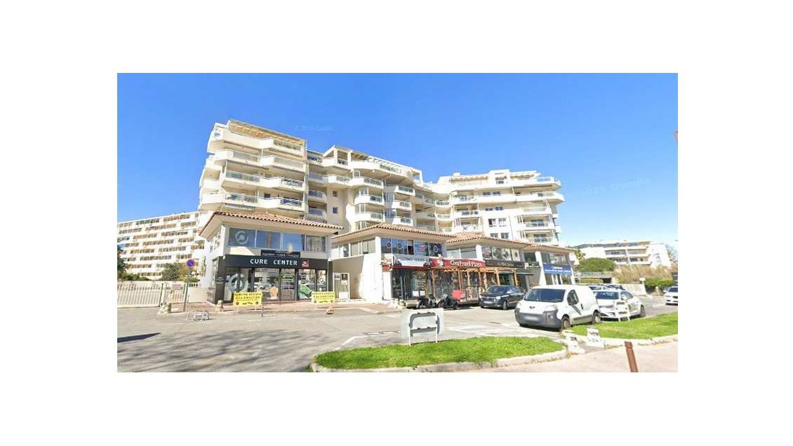 A louer Fréjus, local de 112 m2 proche plage
