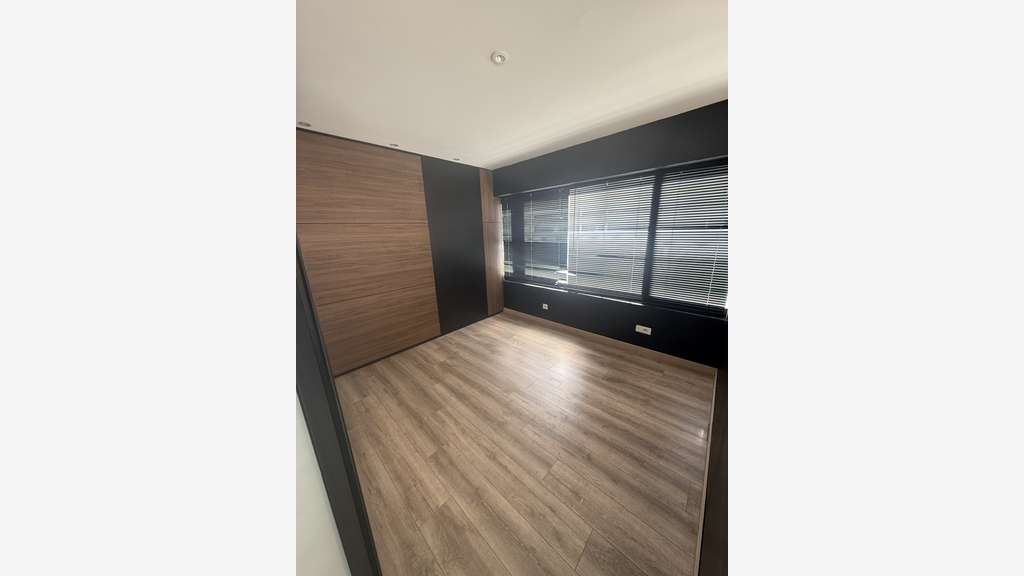 A louer local de 112m² proche plage à Fréjus