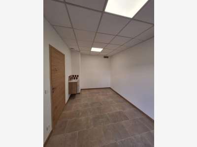 Bureau entièrement rénové de 13m² à louer à Fréjus