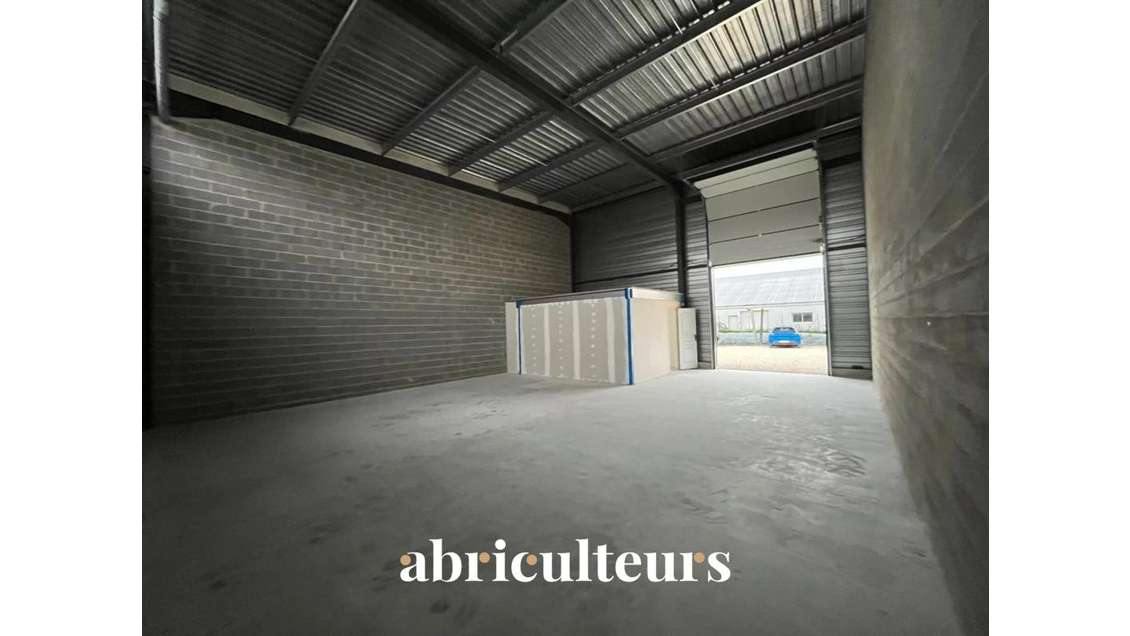 A louer local d'activité 120m² À 1h de Paris
