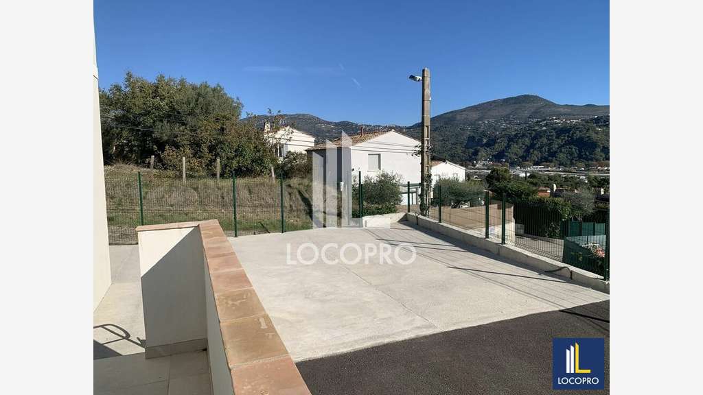 A louer bureaux 70m² idéalement situés à Gattières