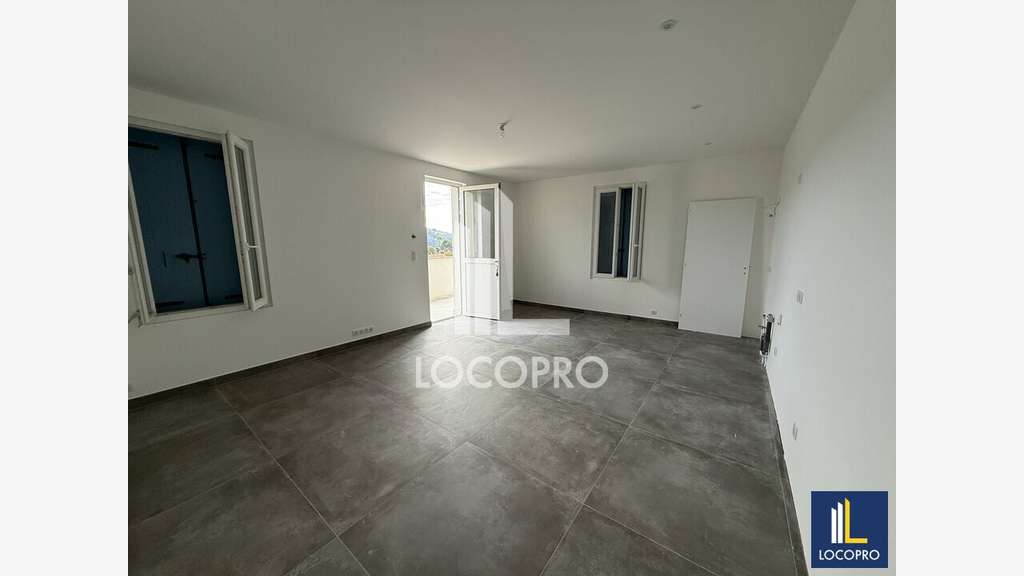A louer bureaux 70m² idéalement situés à Gattières