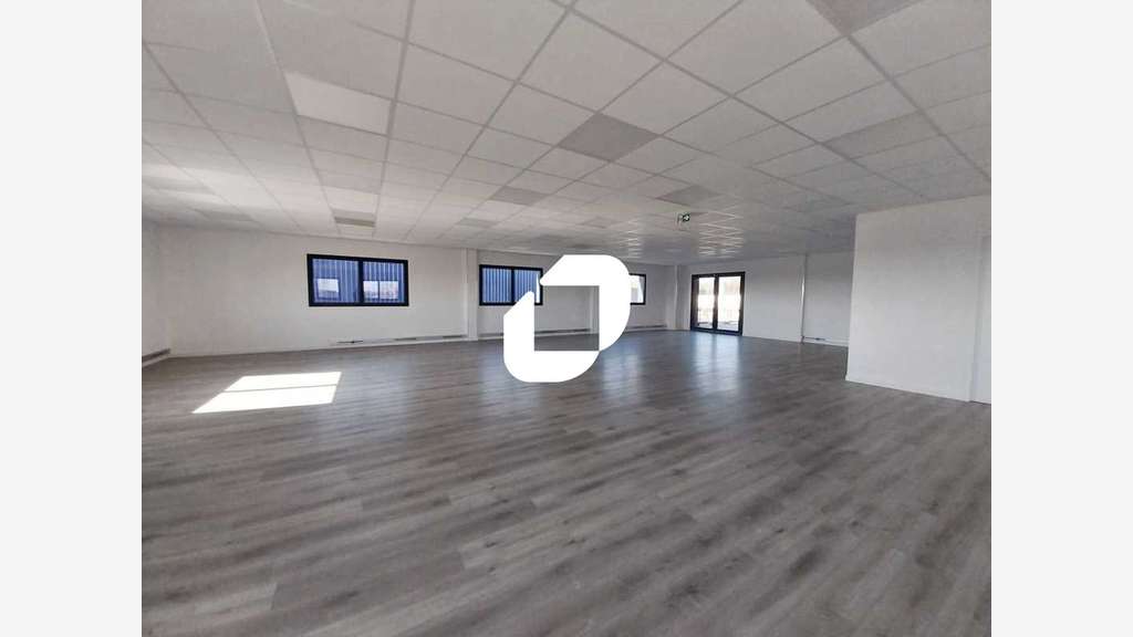 A louer Bureaux 150m² Gazeran
