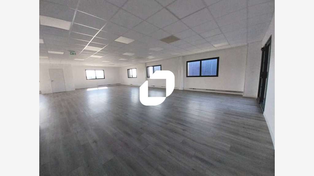 A louer Bureaux 150m² Gazeran
