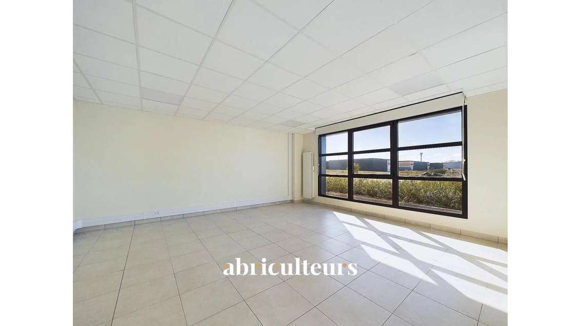 A louer local d'activité 720m² à Chartres 