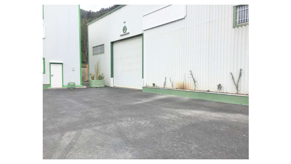 Entrepot/local/bureau 667m² à louer à Gémenos