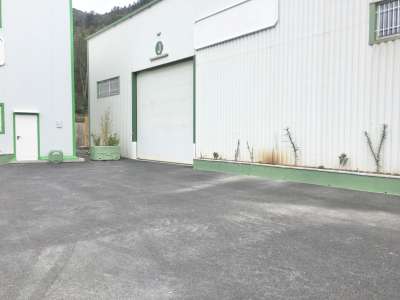 Entrepot/local/bureau 667m² à louer à Gémenos