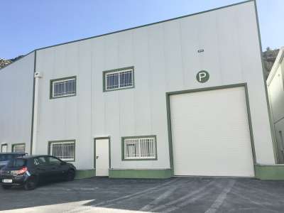 Entrepôt 1046m² avec bureaux à louer à Gémenos