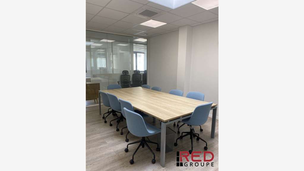 Loue local activité bureaux 90m² à 2 977m² Géménos