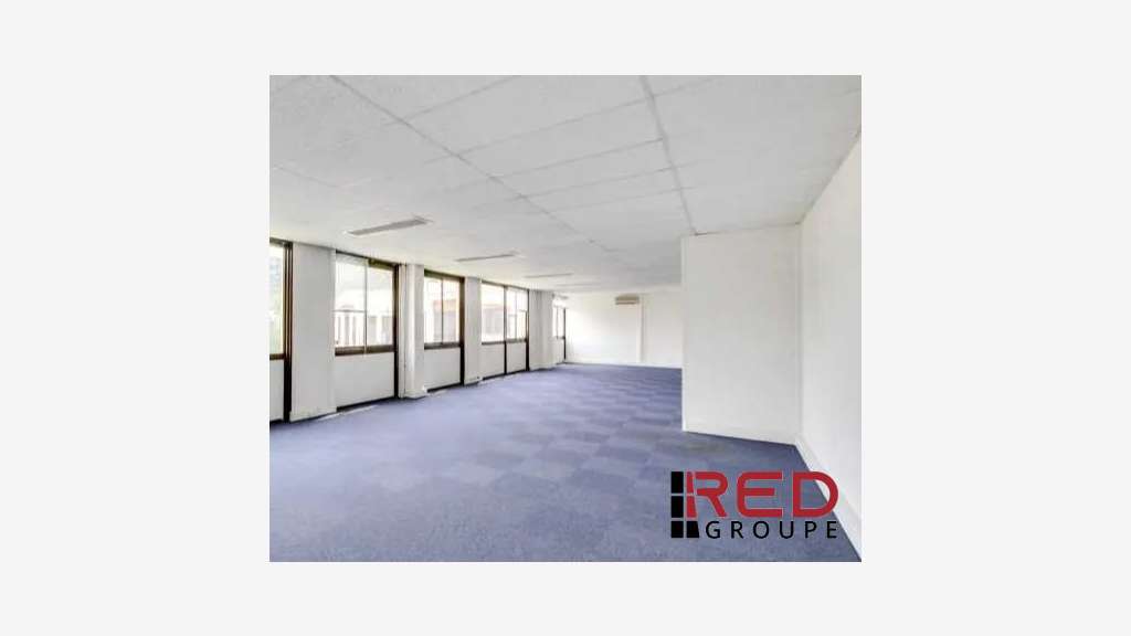Loue local activité bureaux 90m² à 2 977m² Géménos