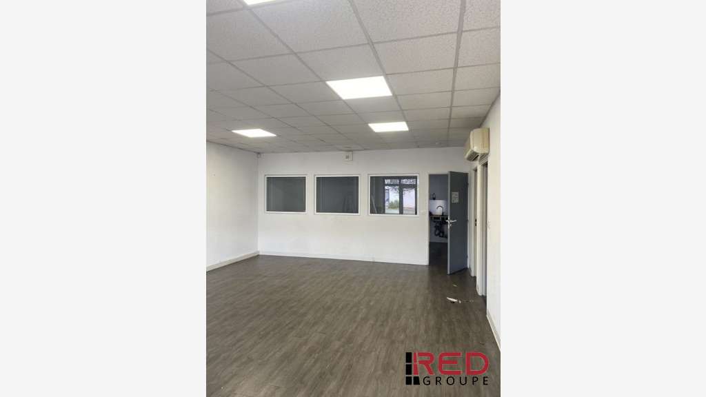 Loue local activité bureaux 90m² à 2 977m² Géménos