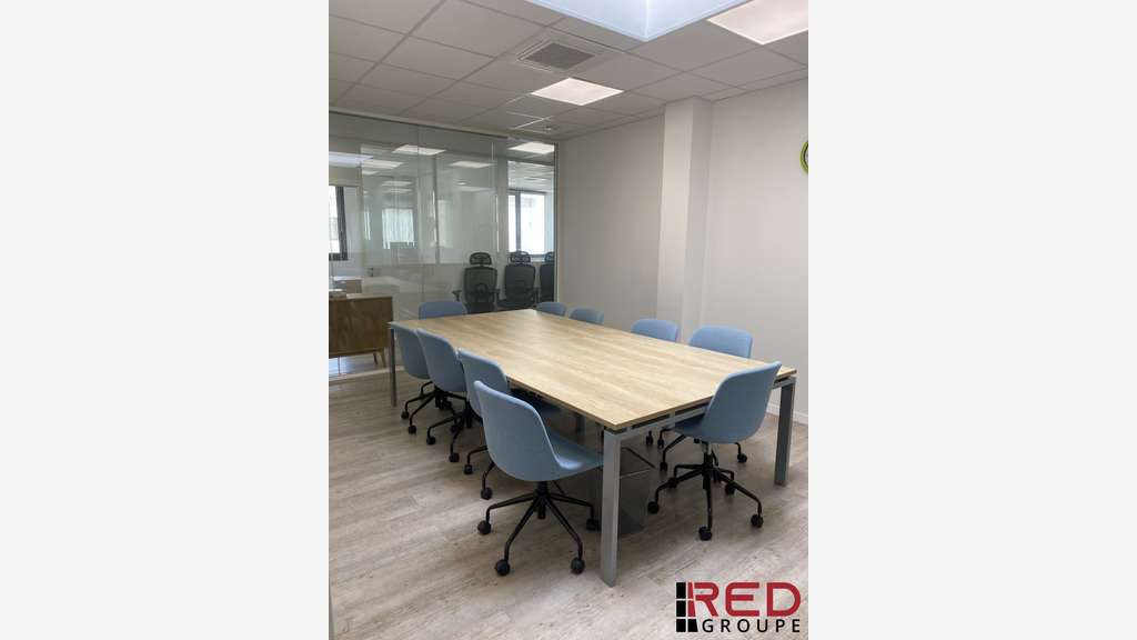 Local 642m² en très bon état à louer à Gémenos