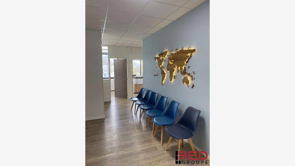 Local 642m² en très bon état à louer à Gémenos