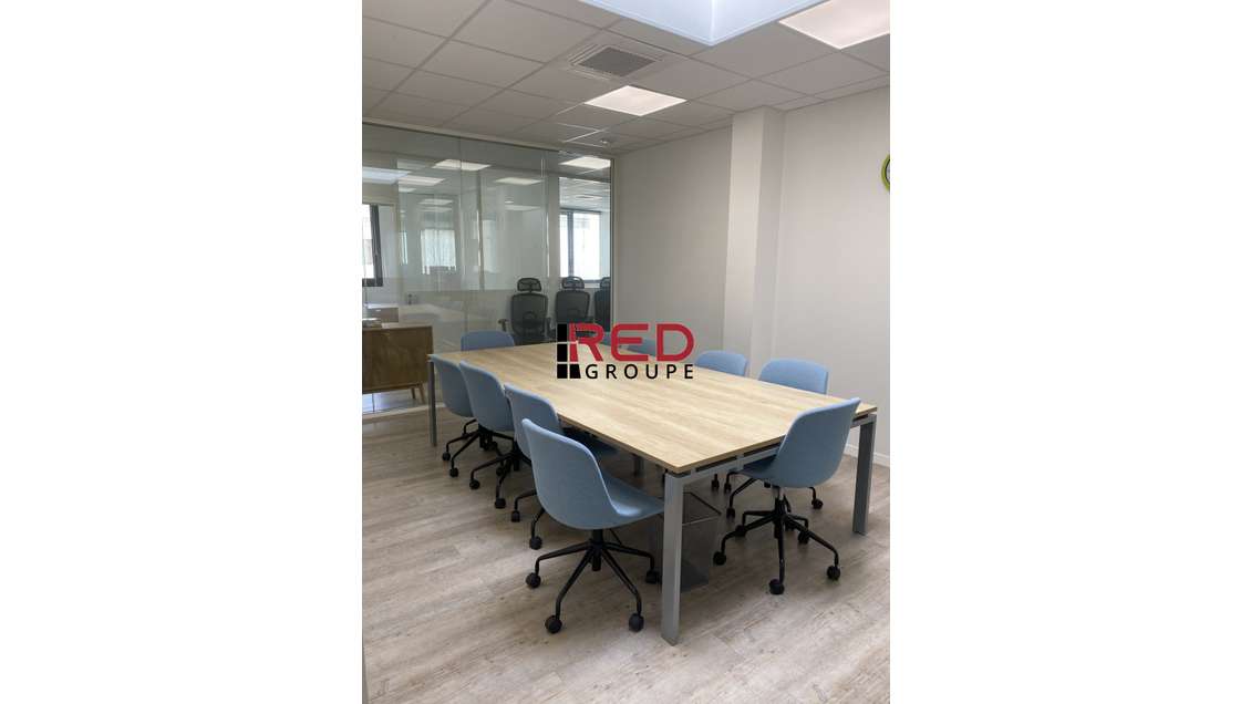 Local 642m² en très bon état à louer à Gémenos