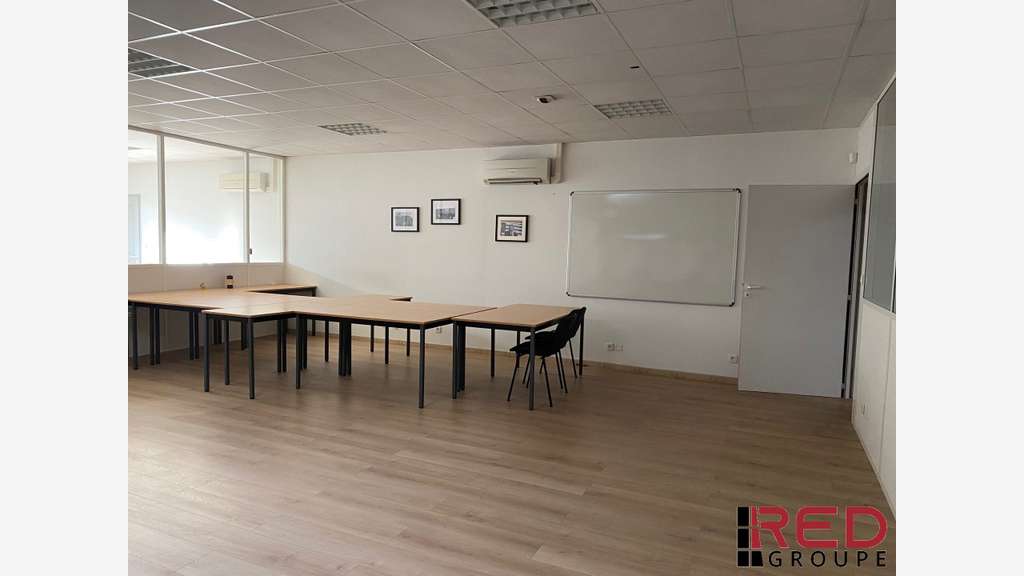 A louer bureaux 300m² R+1 à Gémenos