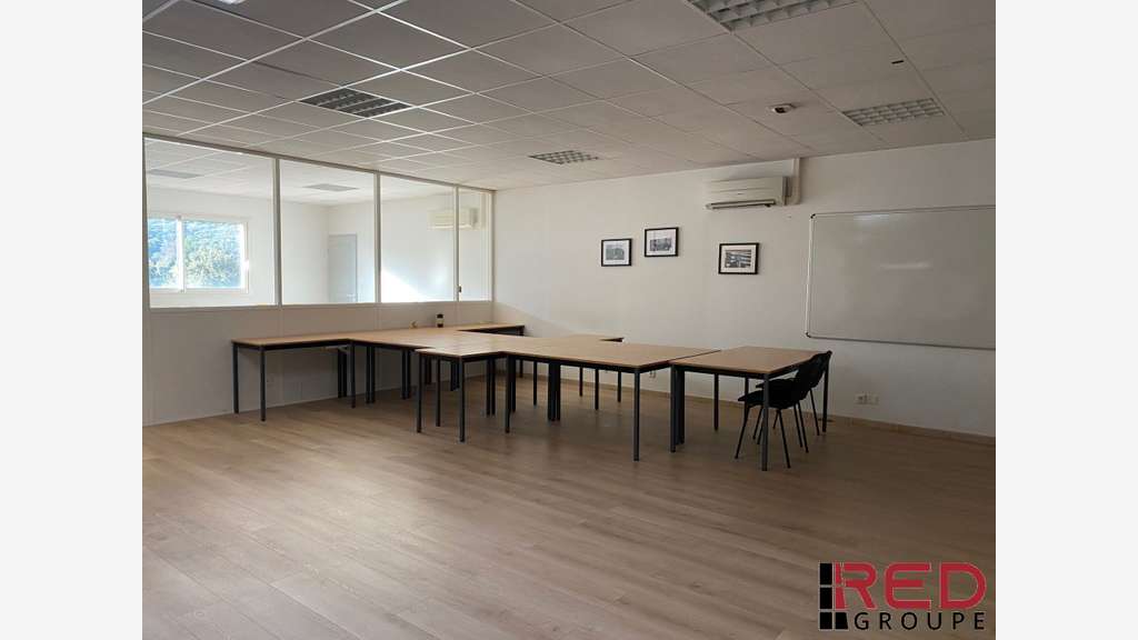 A louer bureaux 300m² R+1 à Gémenos