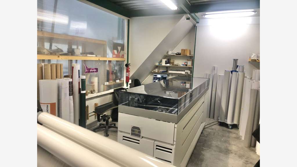 Entrepôt 210m² avec bureaux 70m² à louer à Gémenos