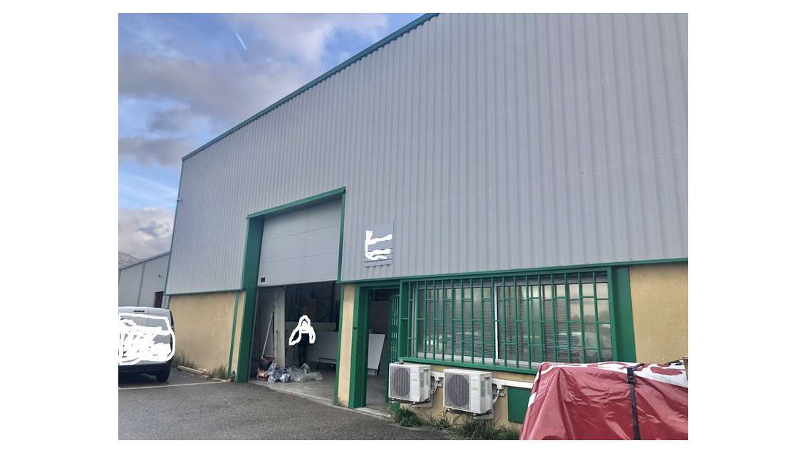 Entrepôt 210m² avec bureaux 70m² à louer à Gémenos