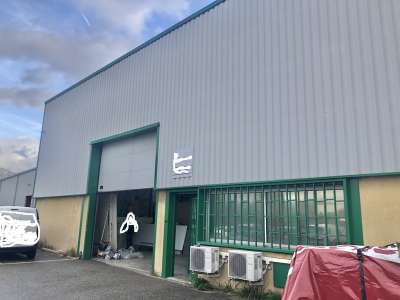 Entrepôt 210m² avec bureaux 70m² à louer à Gémenos