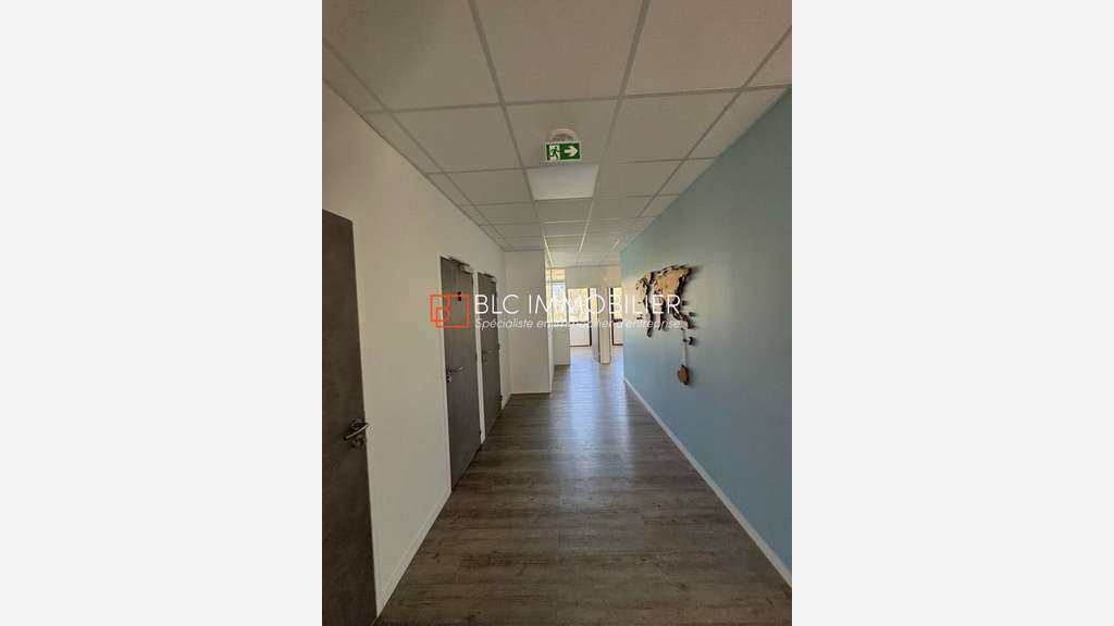 A louer bureaux 642m² lumineux à Gémenos