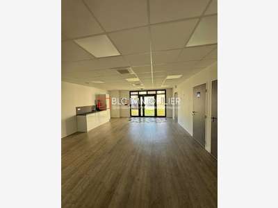 A louer bureaux 642m² lumineux à Gémenos