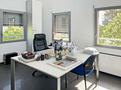 Bureau 121m² avec terrasse à louer à Gémenos