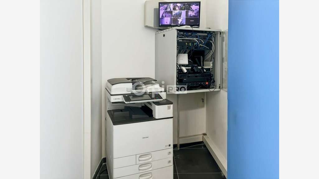 Bureau 121m² avec terrasse à louer à Gémenos 
