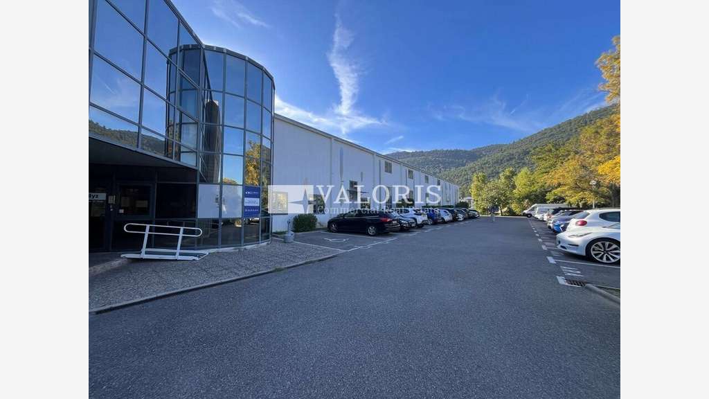 Bureaux 754m² divisible à louer à Gémenos