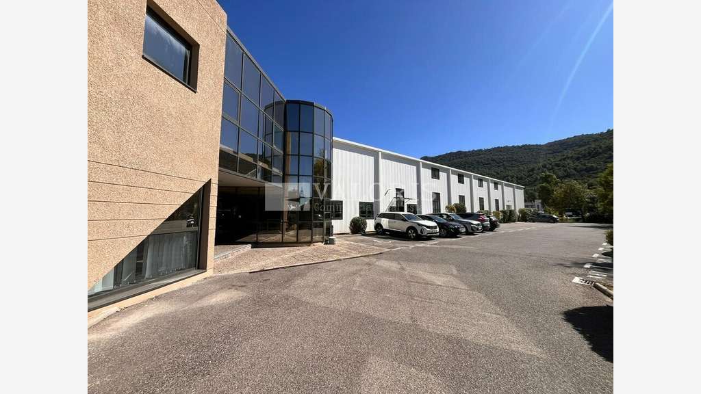 Bureaux 754m² divisible à louer à Gémenos