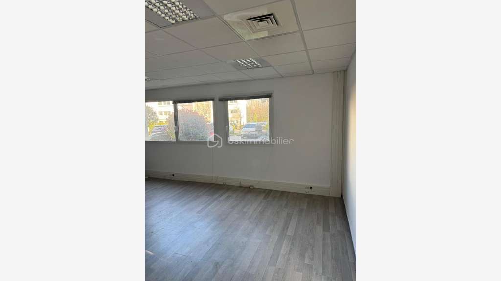 ? OPPORTUNITÉ - BUREAUX À VENDRE - GÉMENOS - 149 0