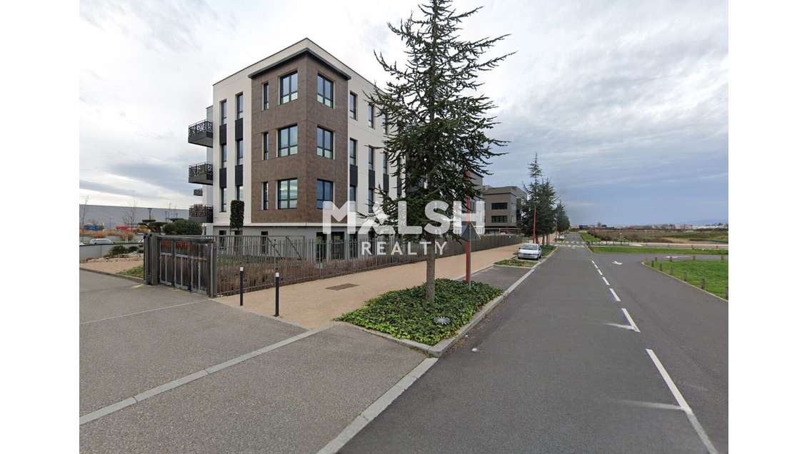A louer local 1054m² divisible Genas Parc Everest