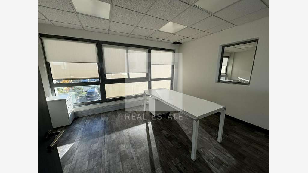 Bâtiment tertiaire 540m² à louer à Genas