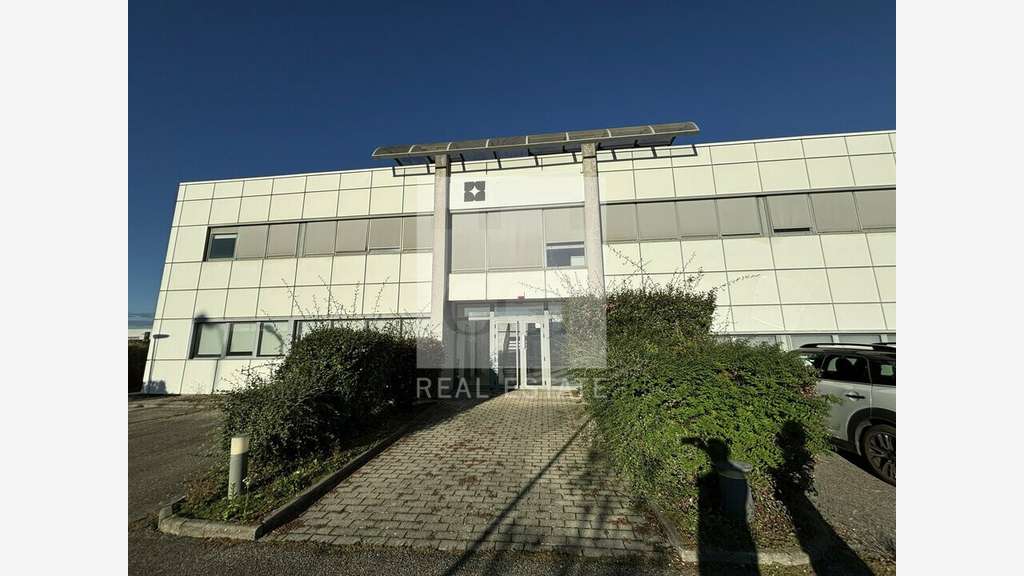 Bâtiment tertiaire 540m² à louer à Genas