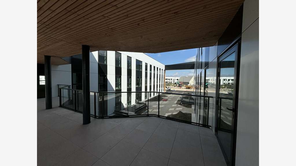 Vente bureaux de 155m² modernes Genas parc Everest