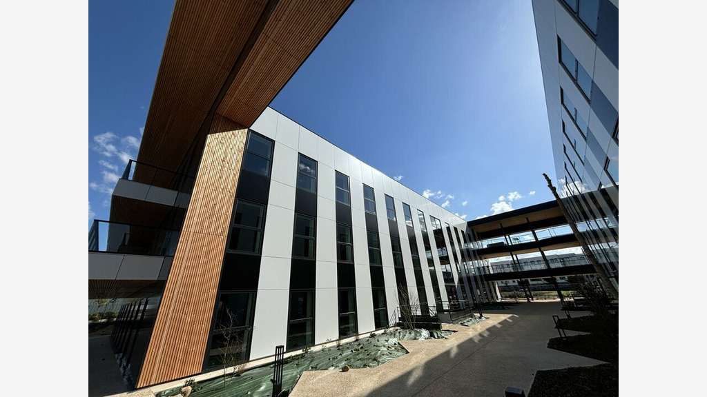 Vente bureaux de 155m² modernes Genas parc Everest