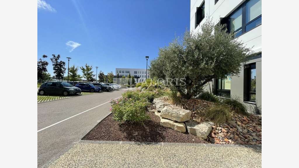Bureaux neufs à partir de 183m² à louer à Genas